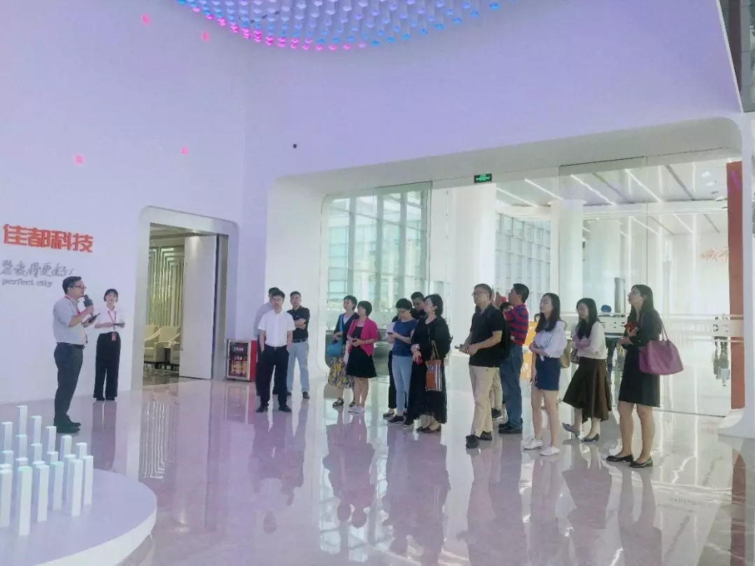 1571056213797594.jpg 640.webp.jpg